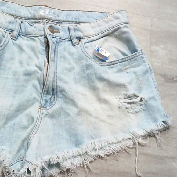 GARAGE  Acid Wash light blue Ripped Denim Jean Shorts. Size 10.. - Picture 5 of 10
